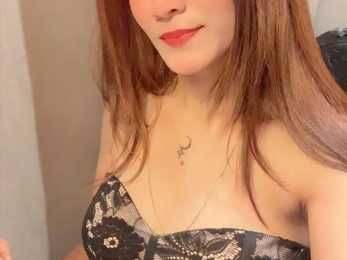 Riya Mehra portrait 1